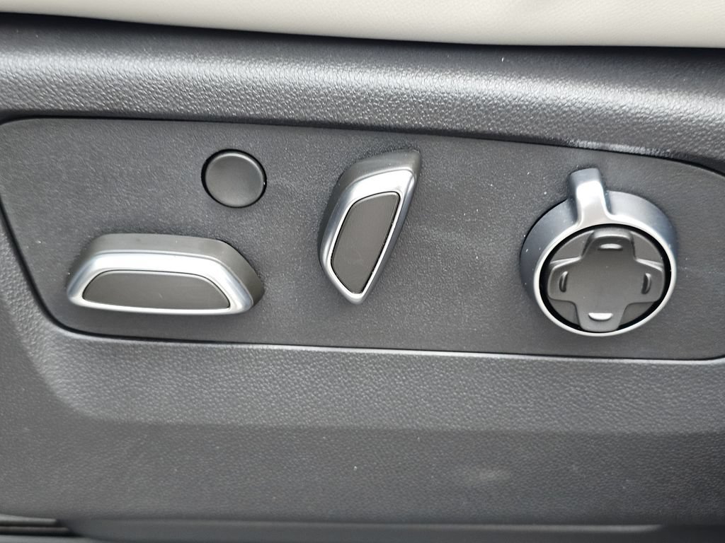 Certified 2025 Cadillac Escalade Premium Luxury Platinum w/ LPO, Floor Liner Package RWD image 23