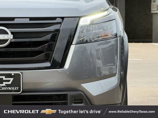 Used 2023 Nissan Pathfinder SV w/ Black Appearance Package FWD image 4