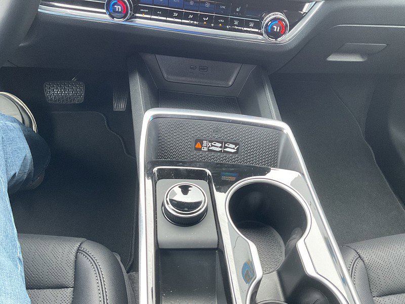 New 2026 Chevrolet Equinox LT w/ Convenience Package II image 18