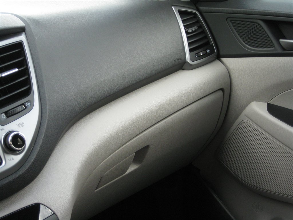 Used 2017 Hyundai Tucson Value FWD image 17
