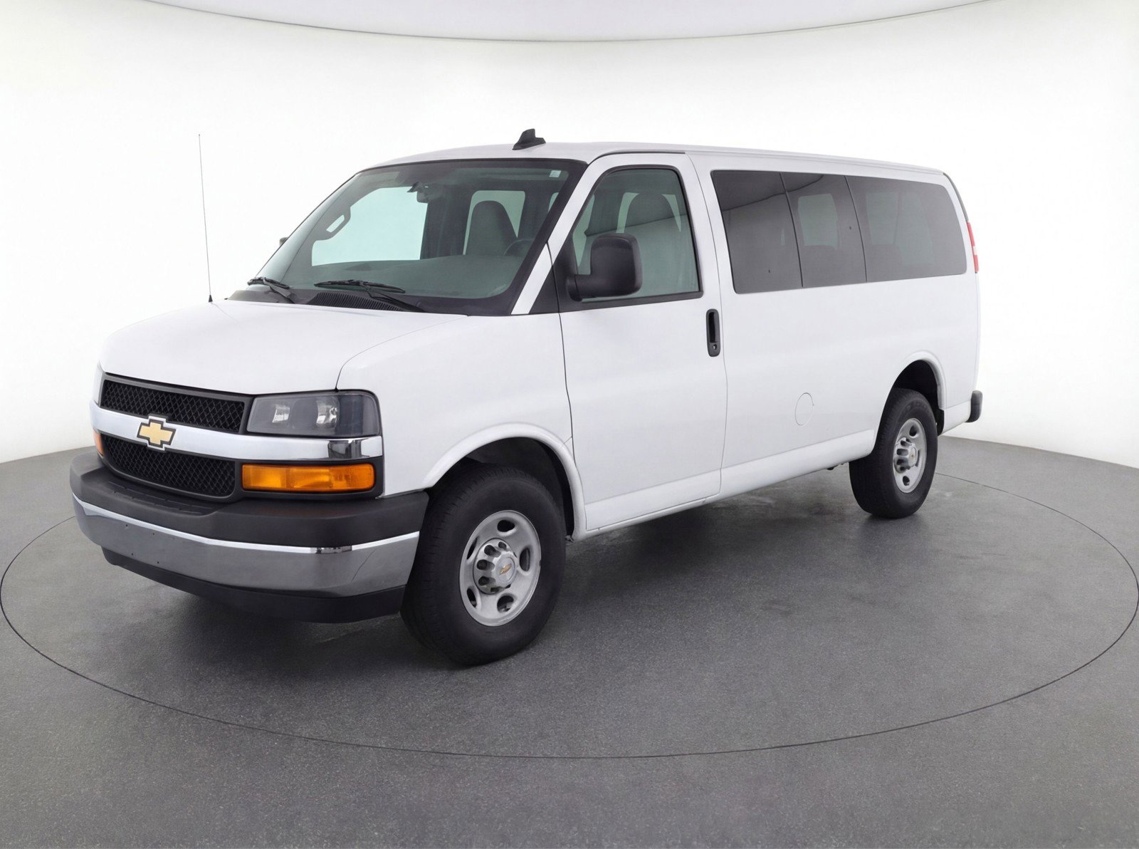 Used 2025 Chevrolet Express 3500 LT w/ LT Preferred Equipment Group RWD image 3