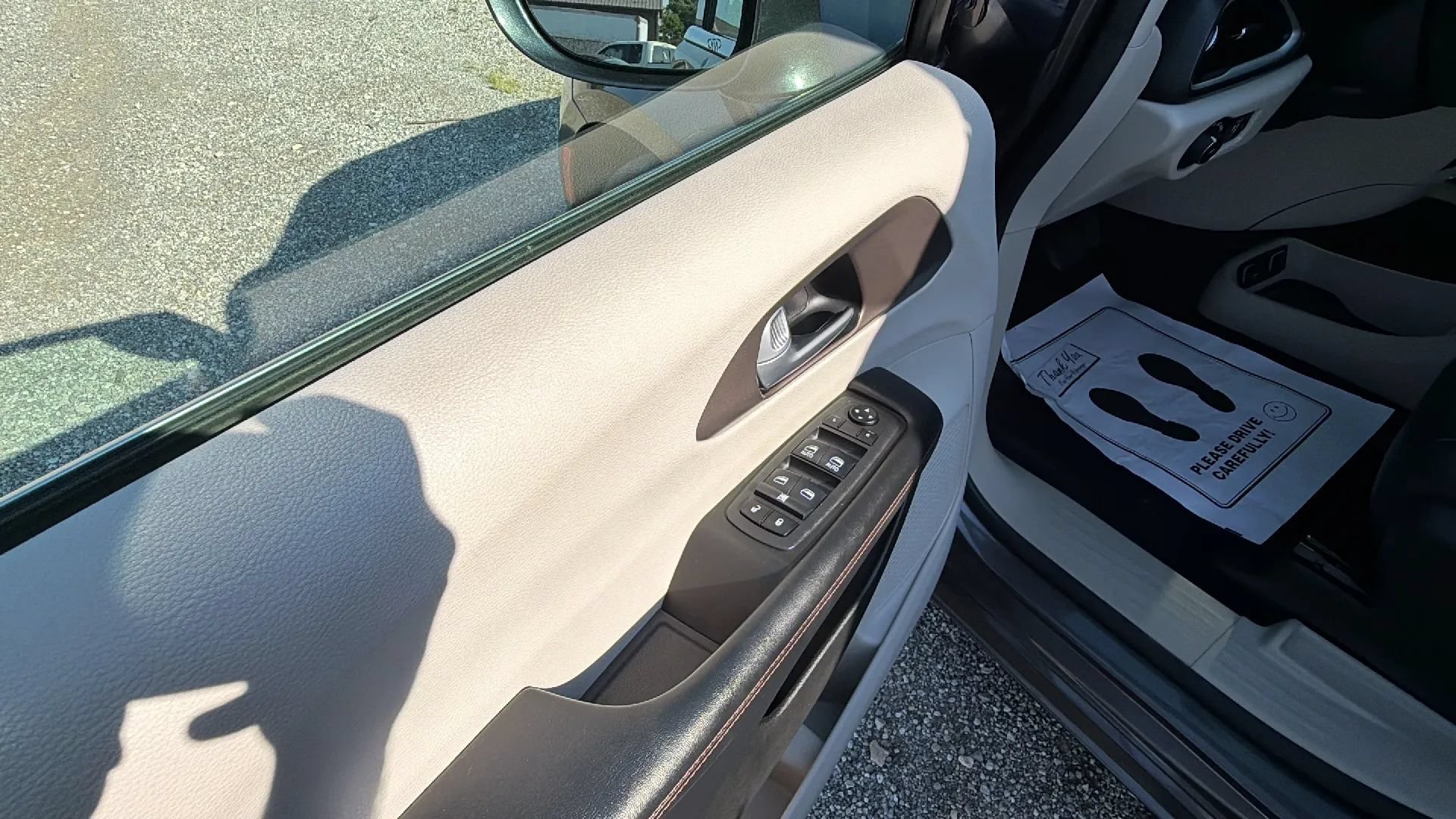 Used 2018 Chrysler Pacifica Touring-L w/ Tire & Wheel Group FWD image 10