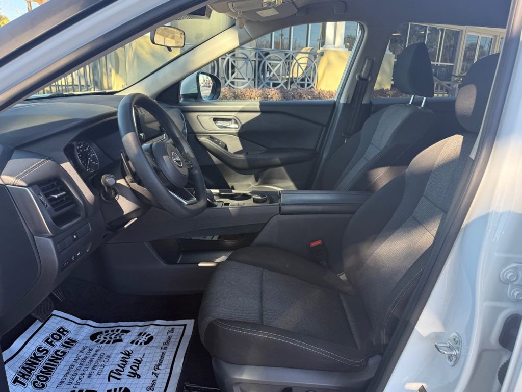 Used 2024 Nissan Rogue SV image 11