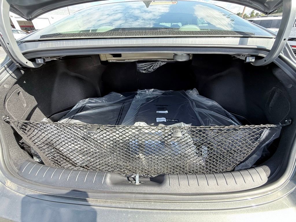 New 2025 Hyundai Elantra Limited image 11