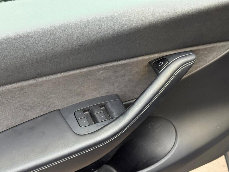 Used 2021 Tesla Model Y Long Range image 16