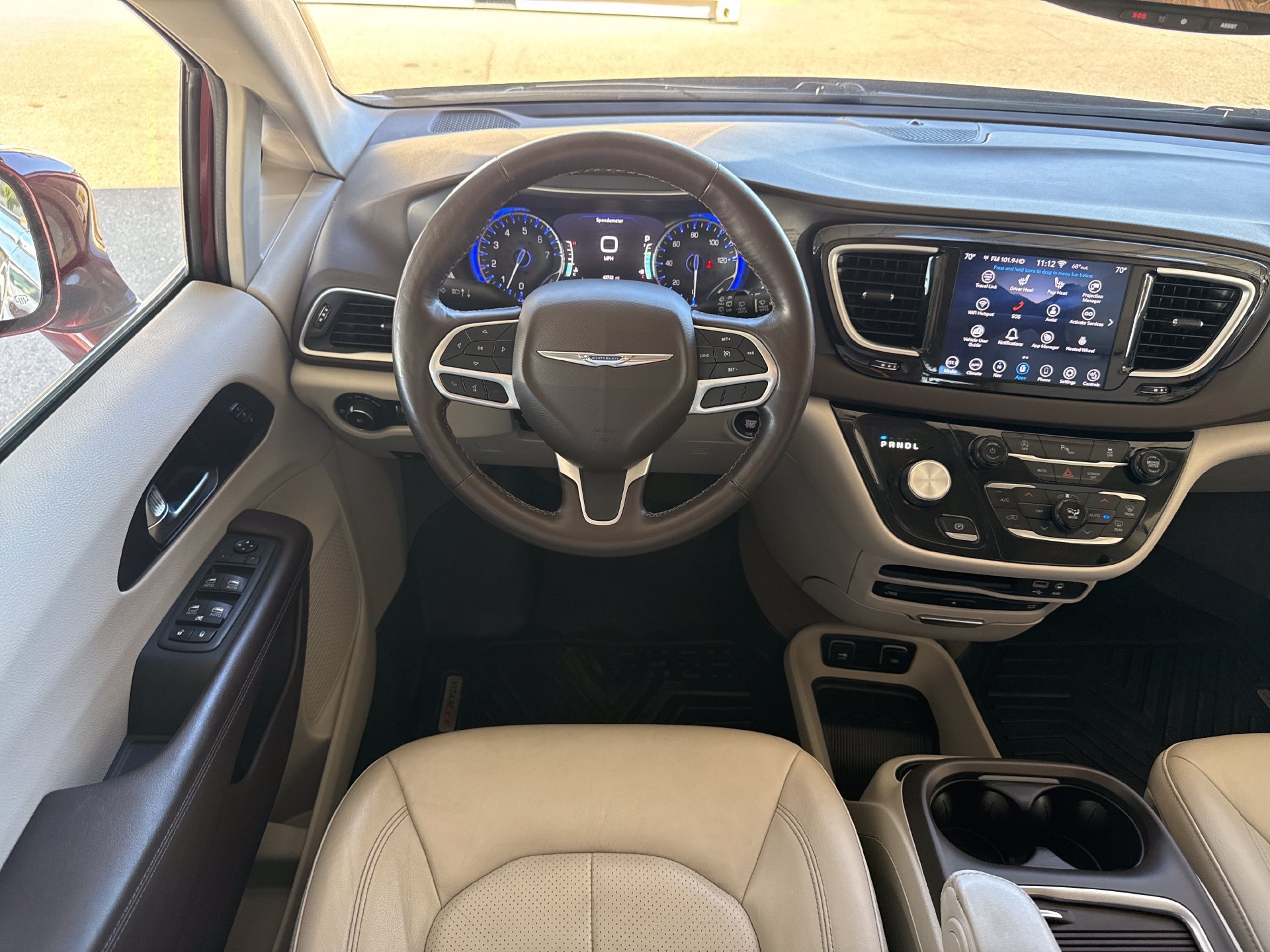 Used 2020 Chrysler Pacifica Touring-L Plus w/ Tire & Wheel Group FWD image 16