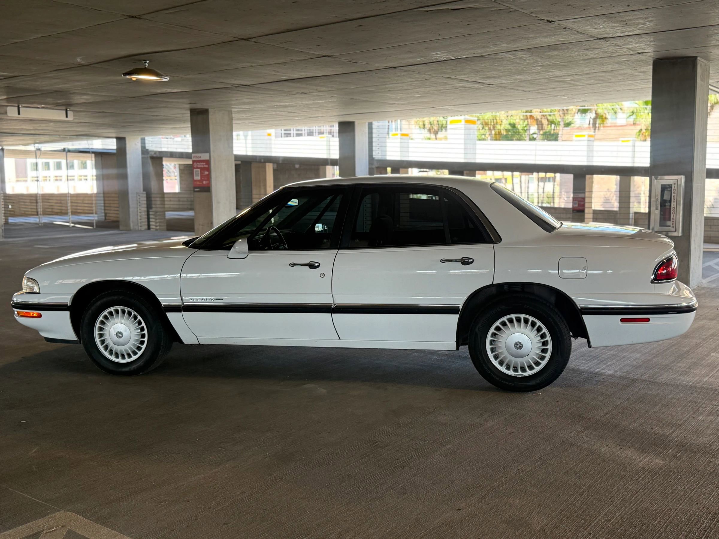 Used 1999 Buick Le Sabre Custom w/ Headliner Lighting Pkg FWD image 20