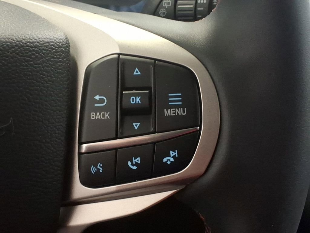Used 2025 Ford Explorer Active AWD/4WD image 20