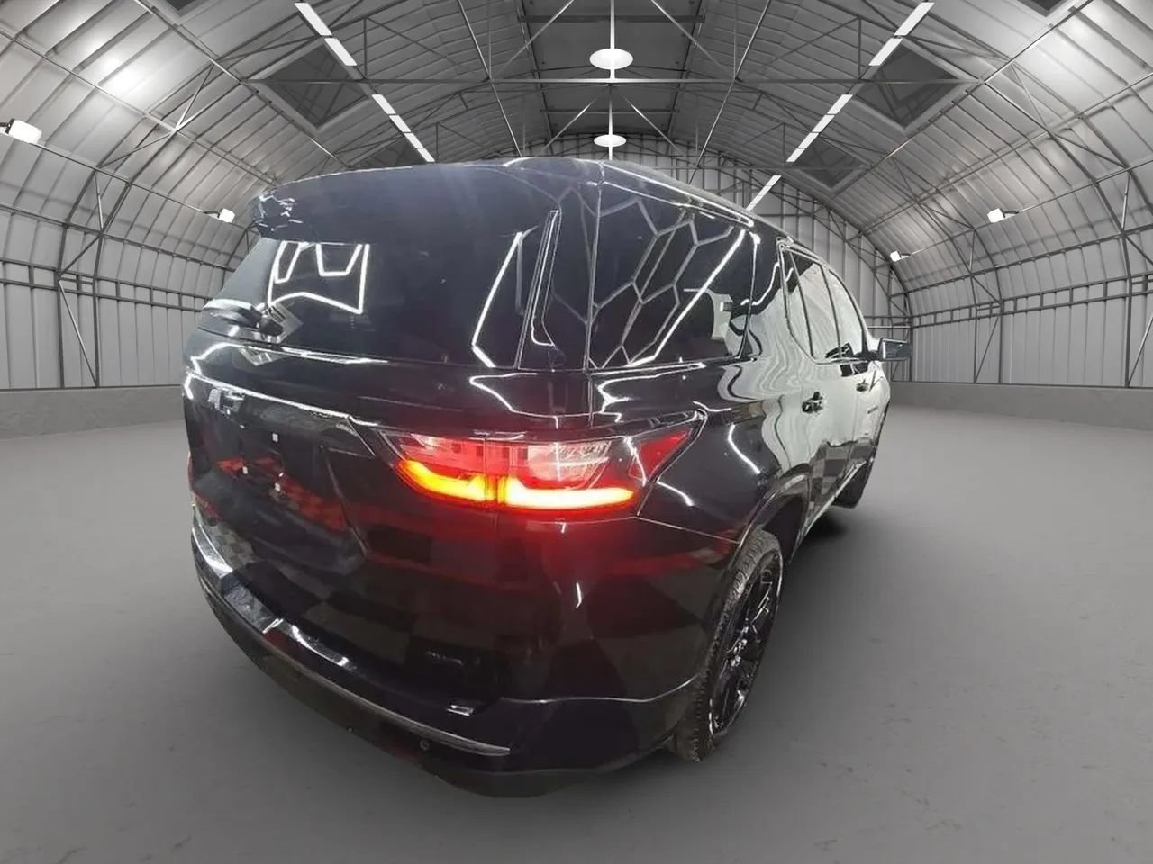 Used 2020 Chevrolet Traverse Premier w/ Redline Edition AWD/4WD image 2