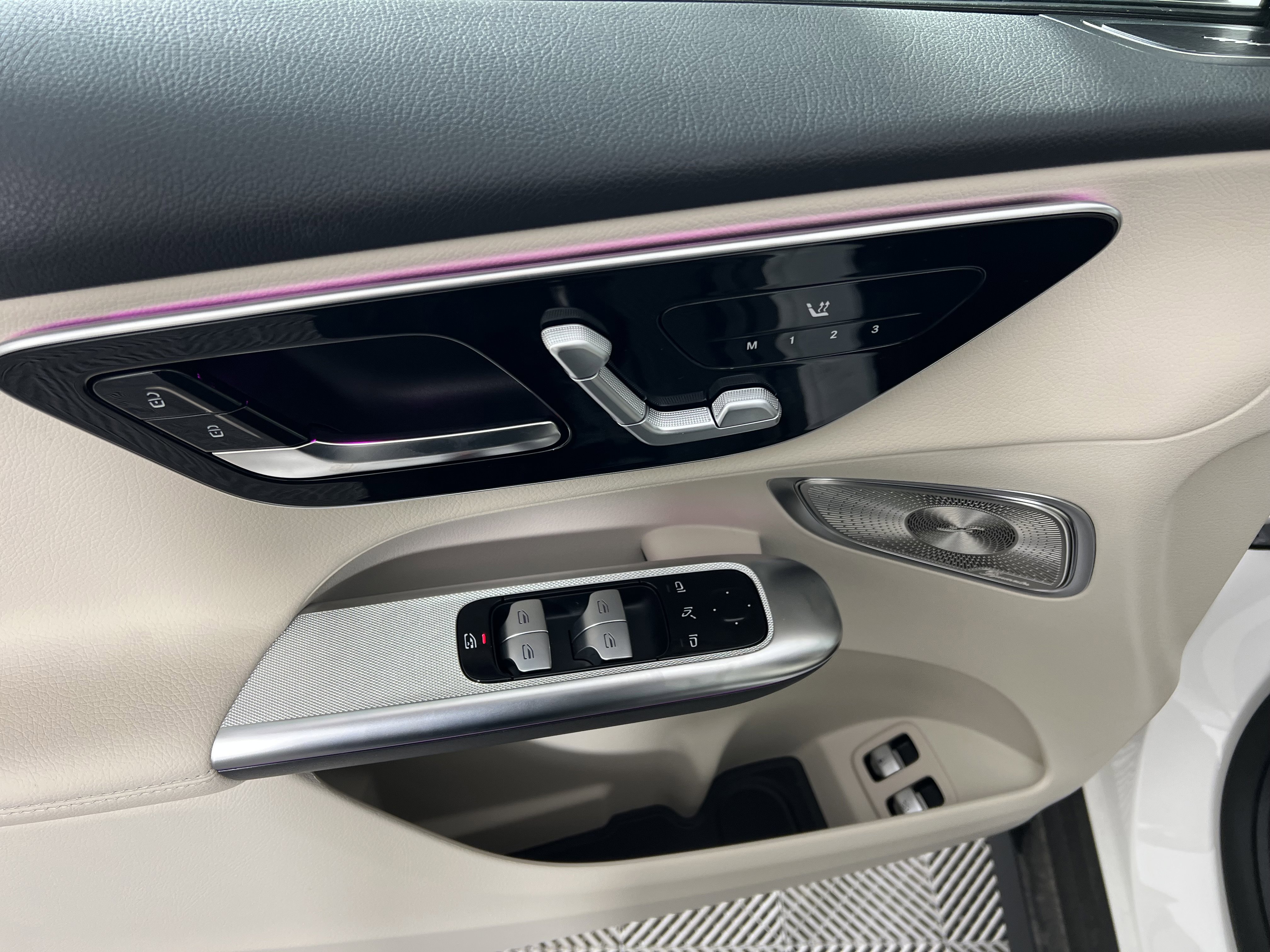 New 2025 Mercedes-Benz GLC 350e 4MATIC image 19