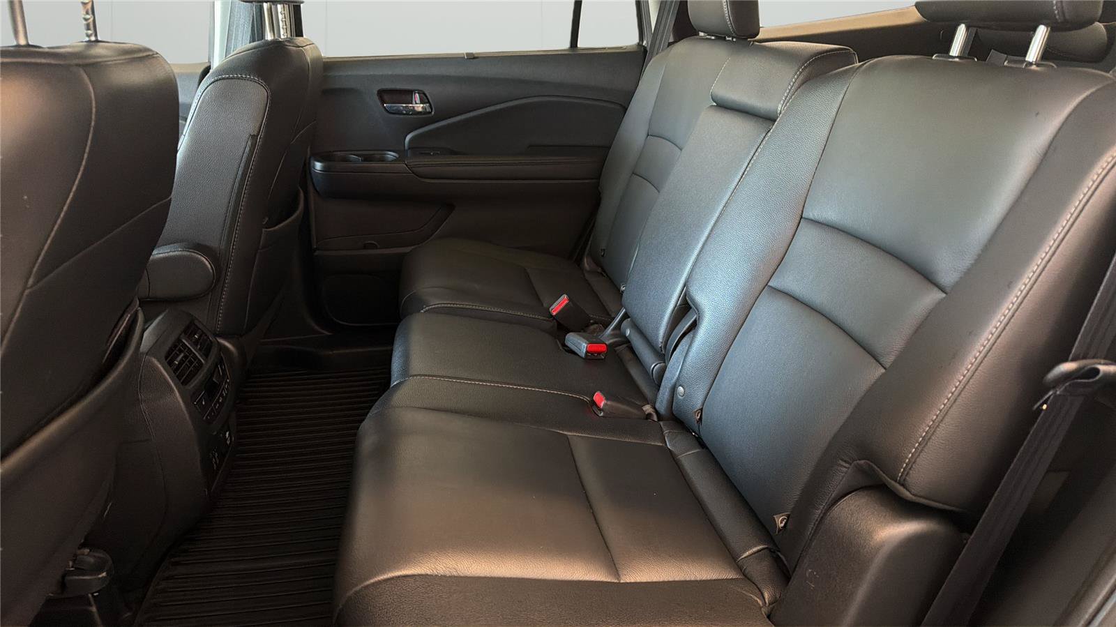 Used 2022 Honda Pilot Touring image 11