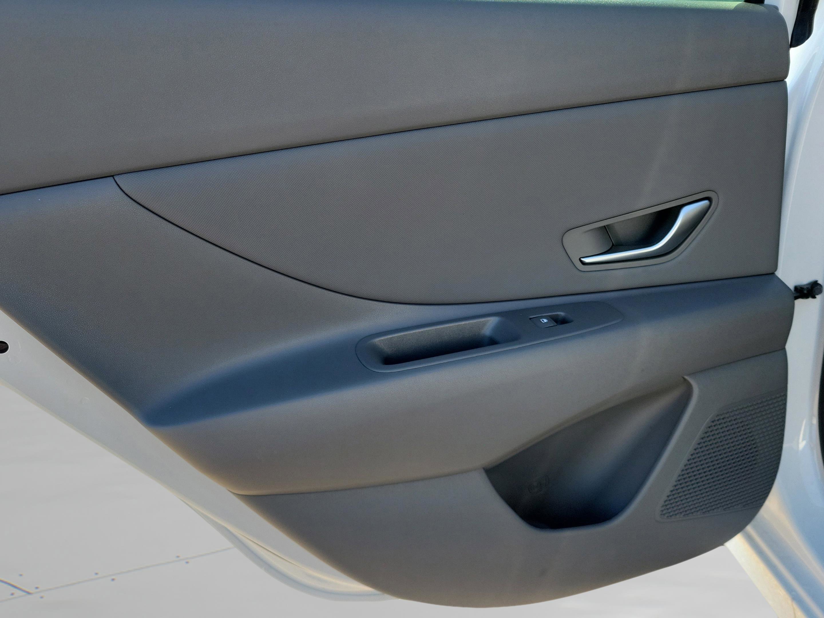 Certified 2025 Hyundai Elantra Sport image 8