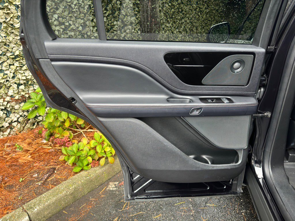 Used 2020 Lincoln Aviator Reserve w/ Equipment Group 201A image 16