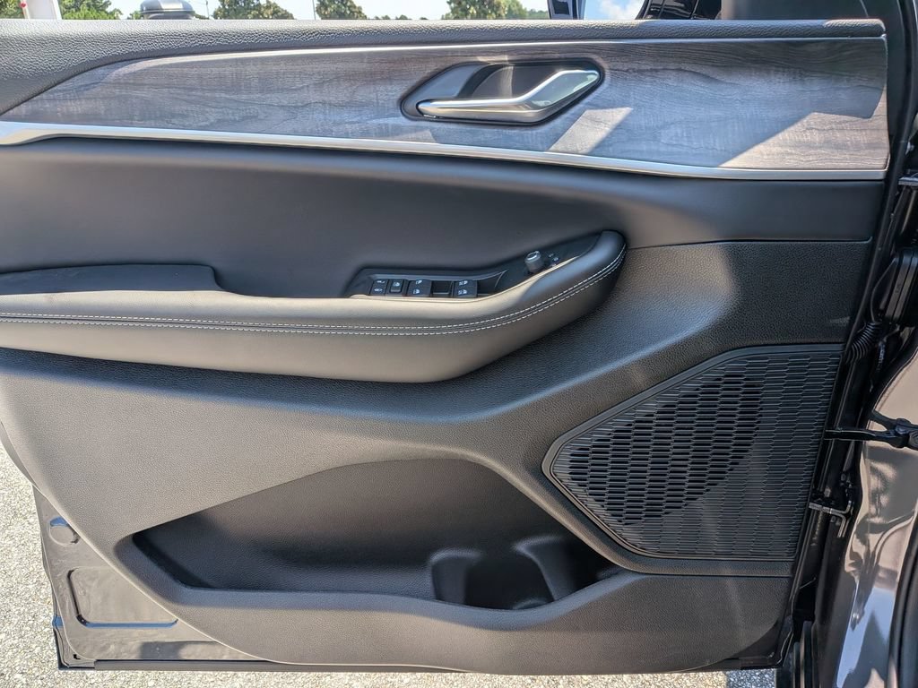 New 2026 Jeep Grand Cherokee L 2WD image 30