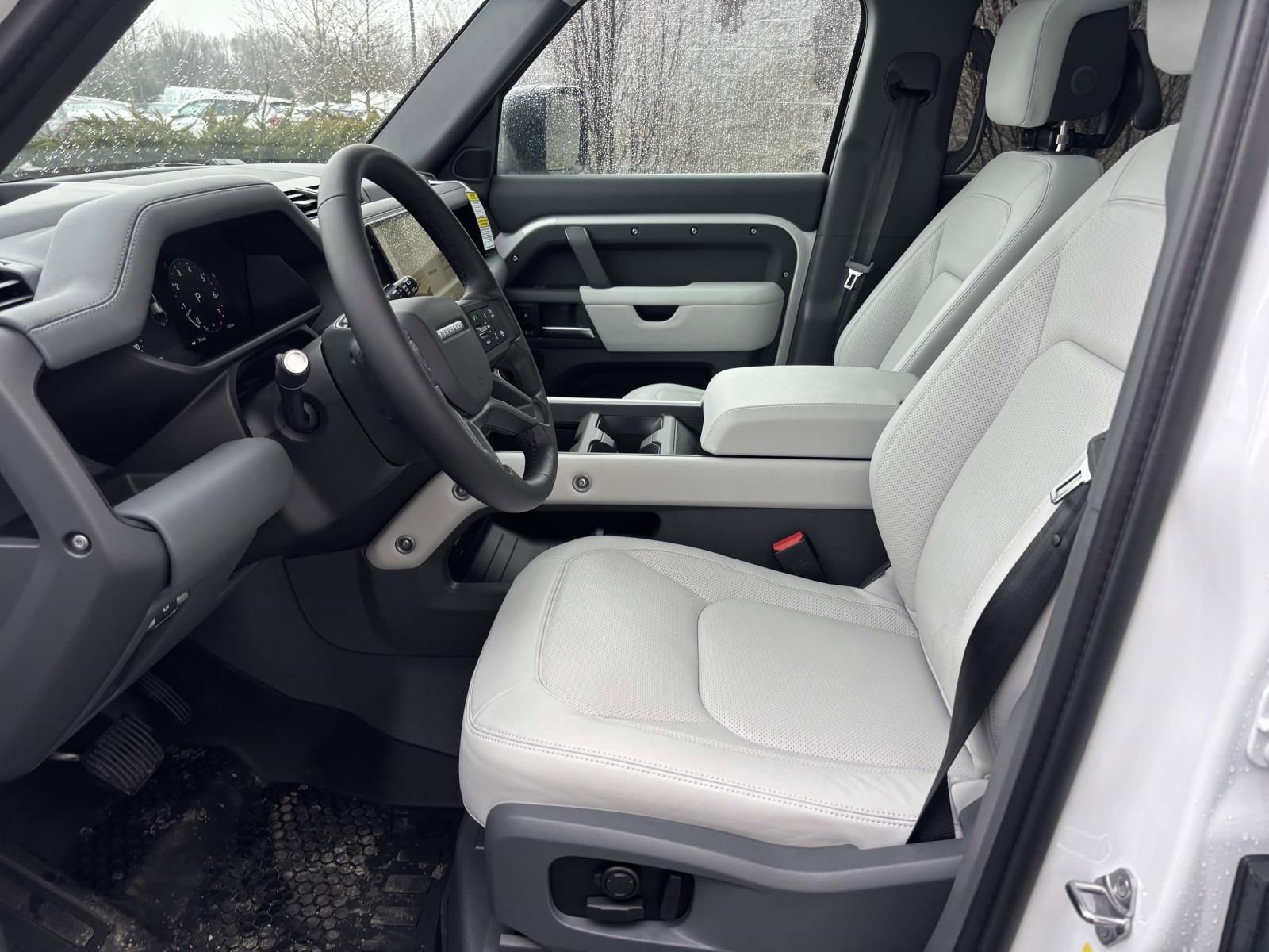 New 2026 Land Rover Defender 110 X-Dynamic SE image 10