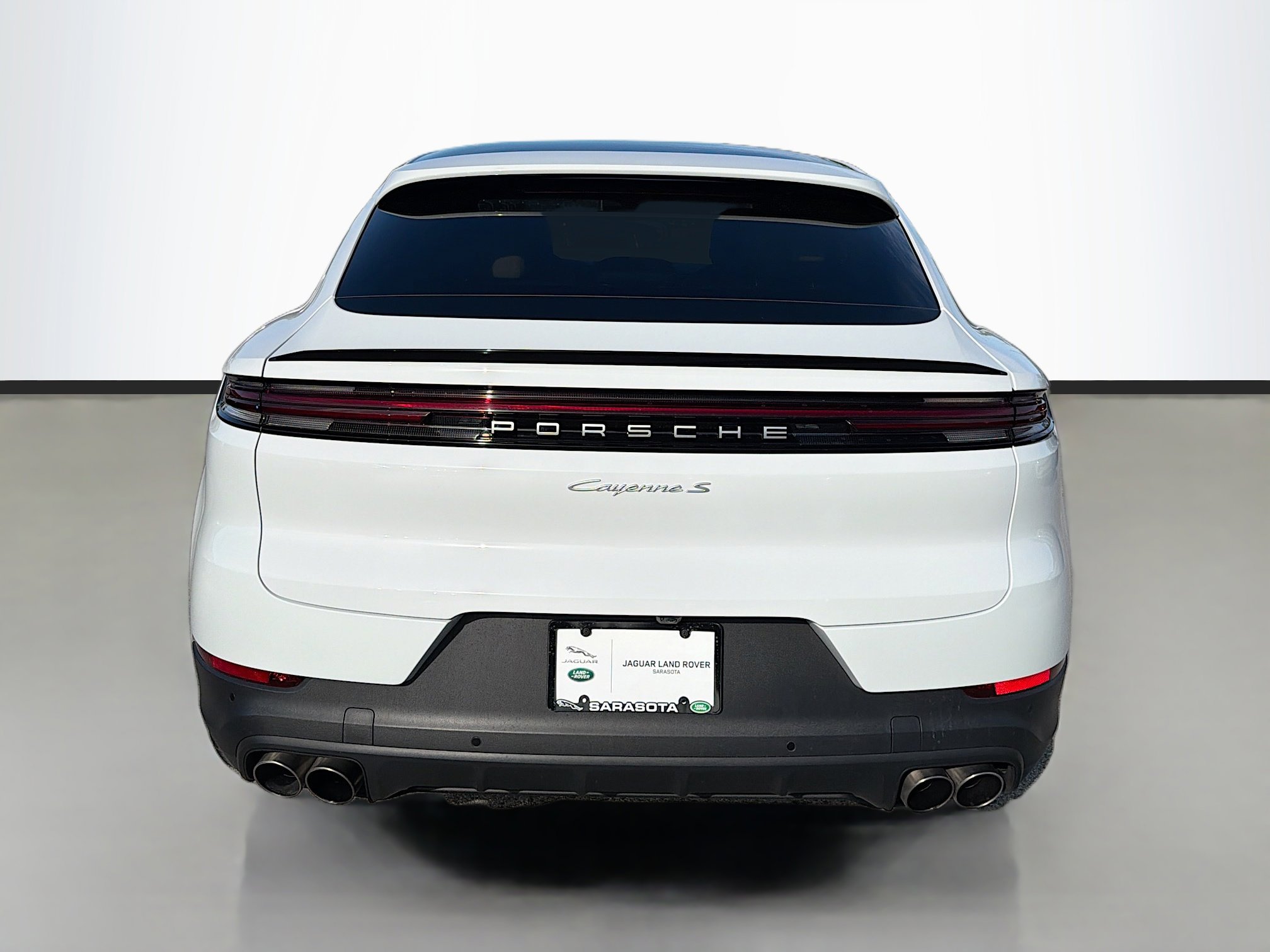 Used 2024 Porsche Cayenne S image 4