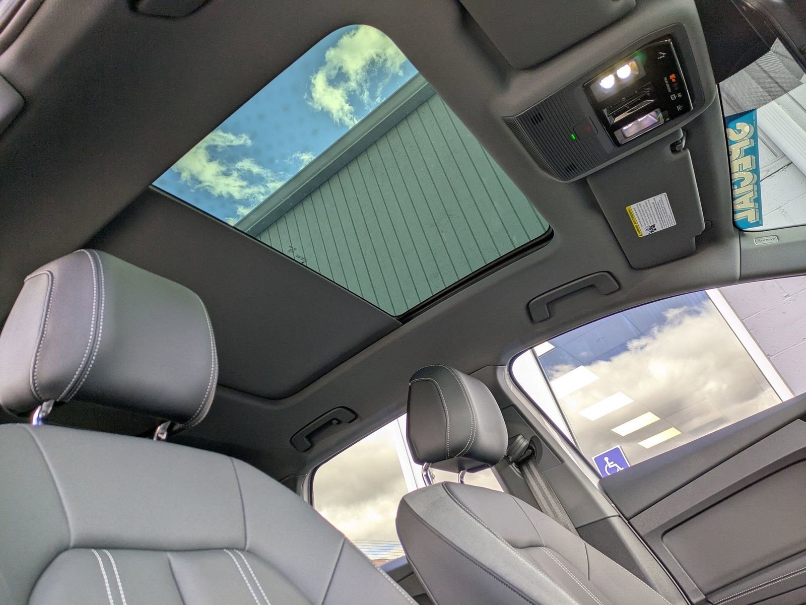 Used 2024 Audi Q4 e-tron Prestige image 21