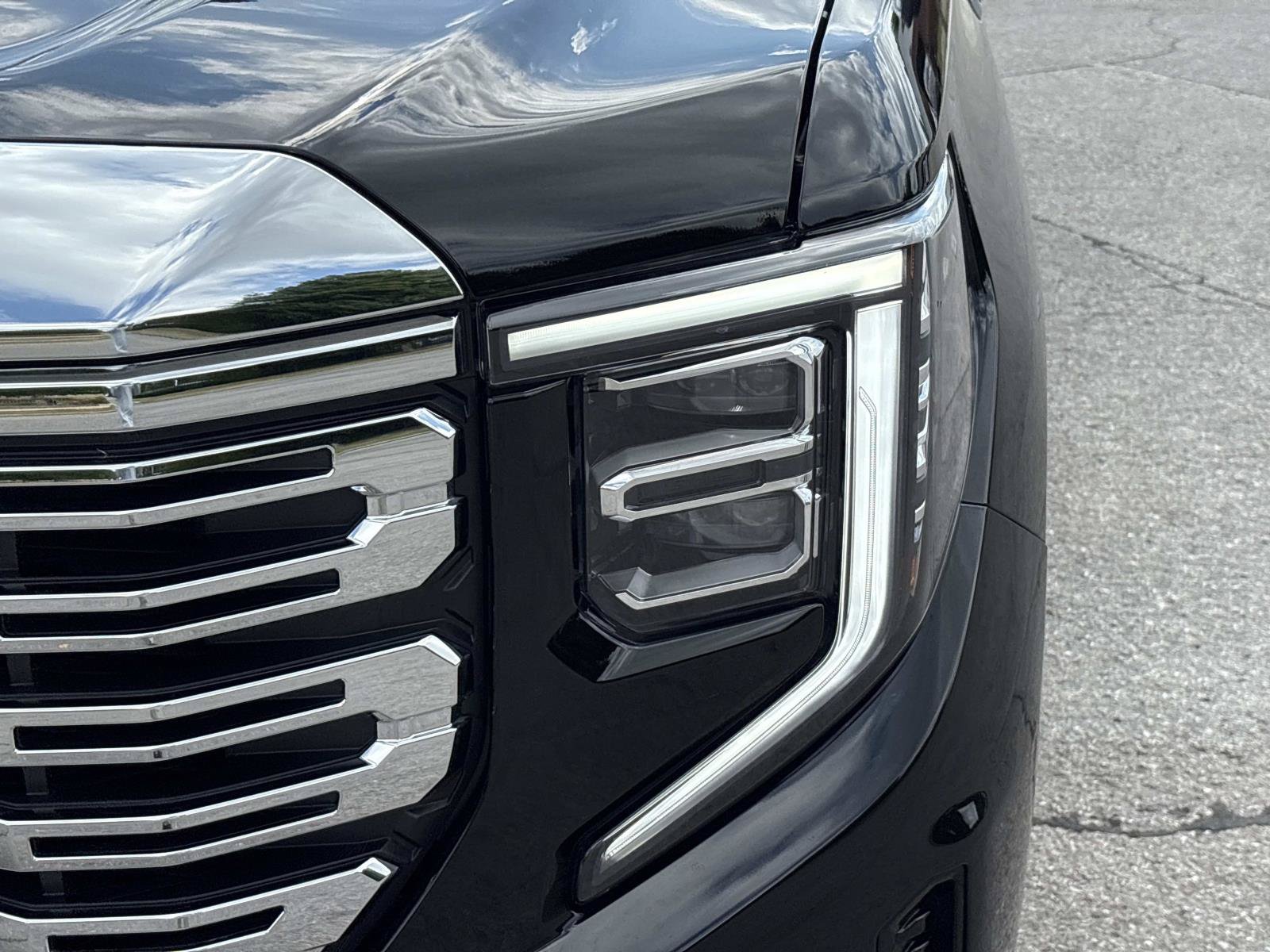 Used 2026 GMC Sierra 1500 Denali w/ Denali Reserve Package AWD/4WD image 12