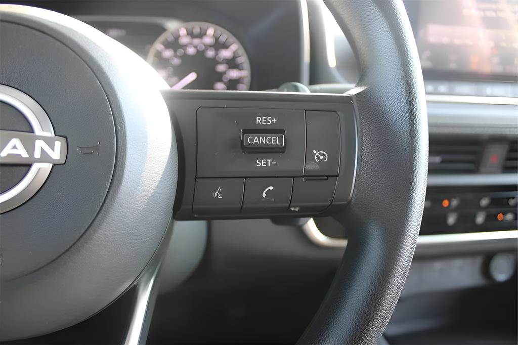 Used 2024 Nissan Rogue S image 23