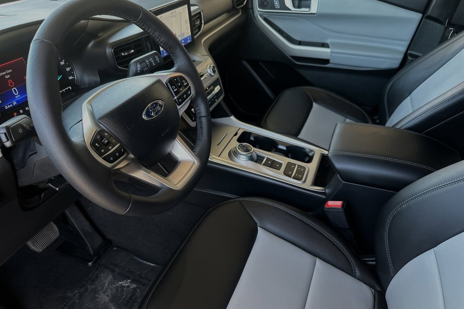 New 2024 Ford Explorer XLT w/ Equipment Group 202A image 8