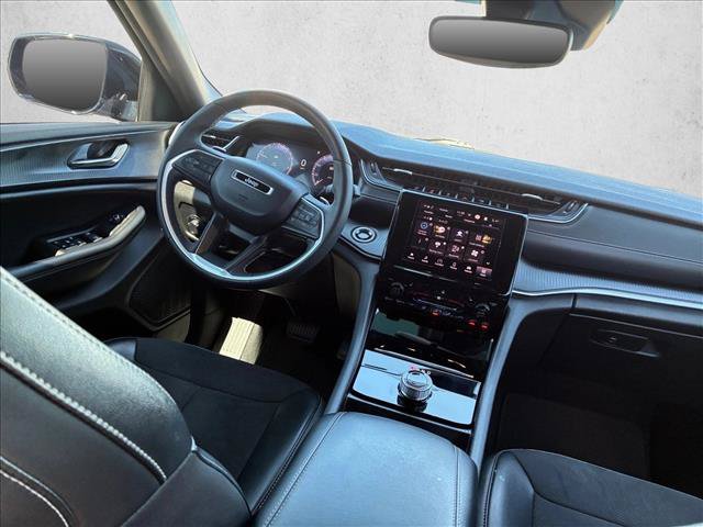 Used 2024 Jeep Grand Cherokee L Altitude AWD/4WD image 23