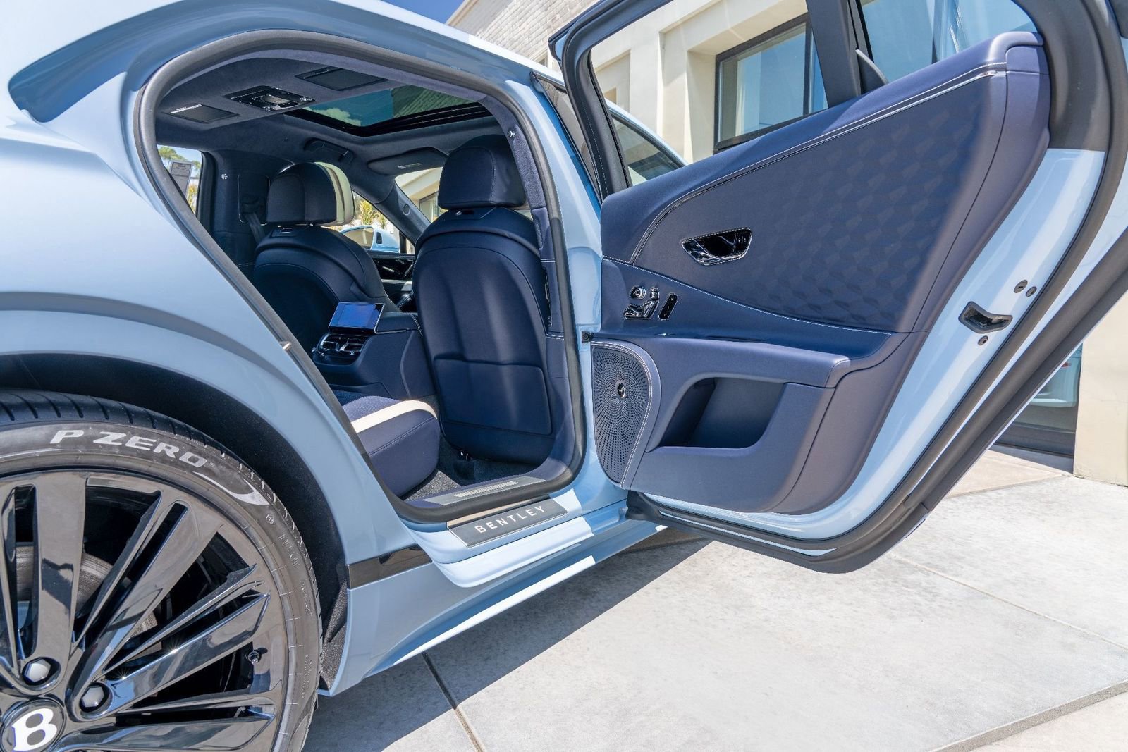 New 2025 Bentley Flying Spur Plug-In Hybrid image 7