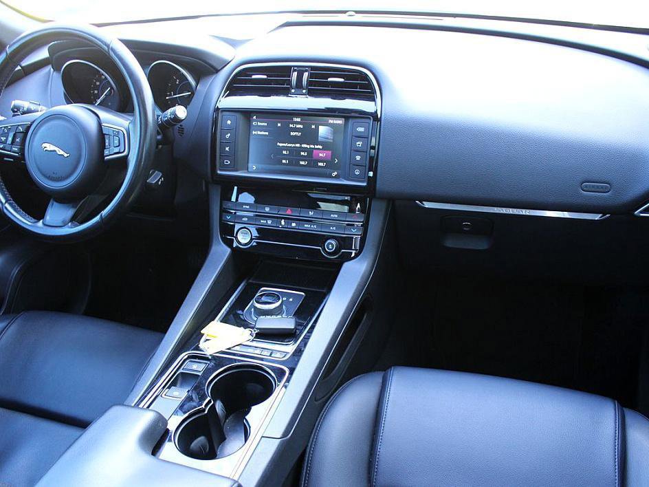 Used 2017 Jaguar F-PACE Premium AWD/4WD image 21