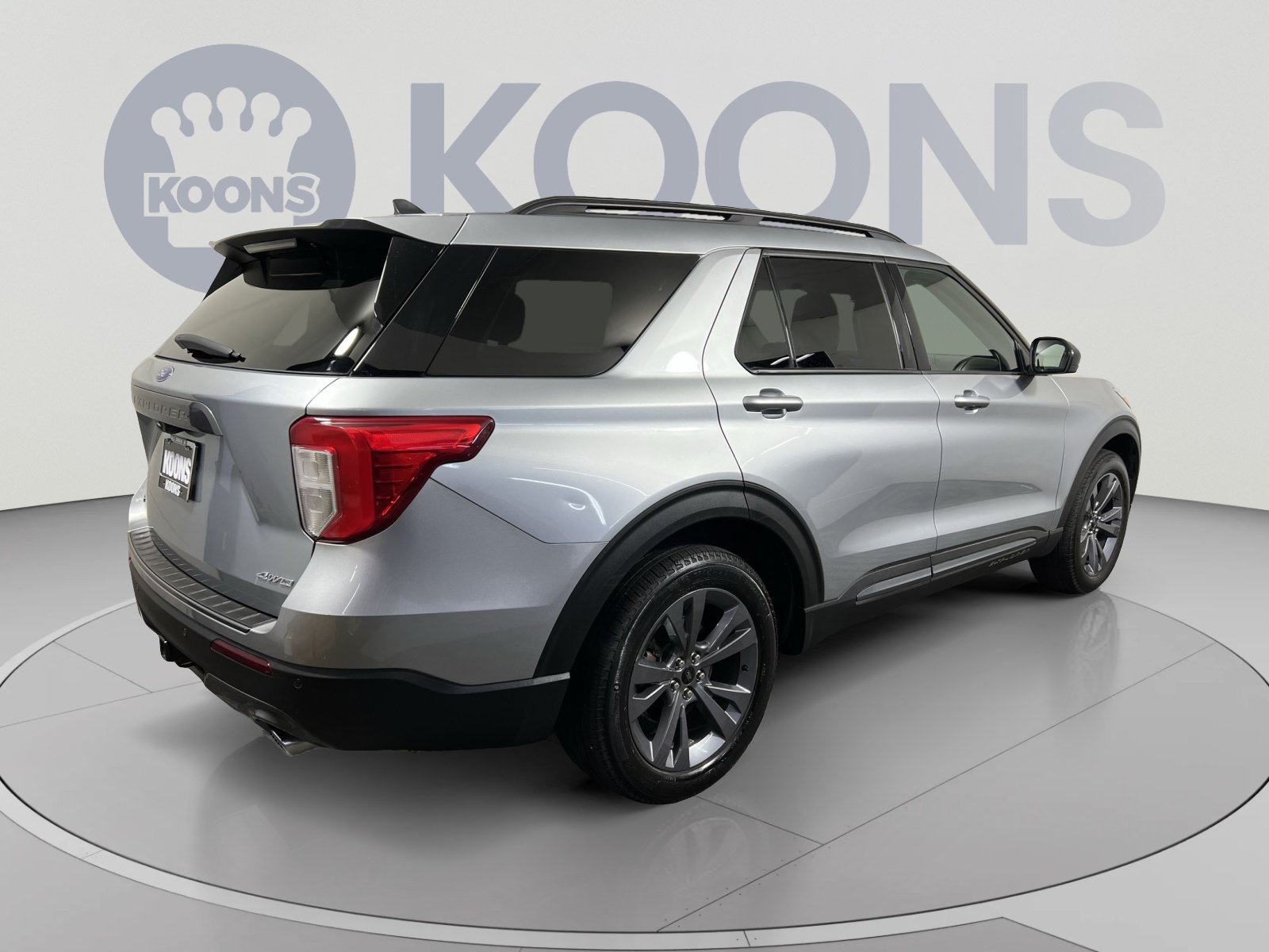 Used 2023 Ford Explorer XLT w/ Equipment Group 202A AWD/4WD image 11