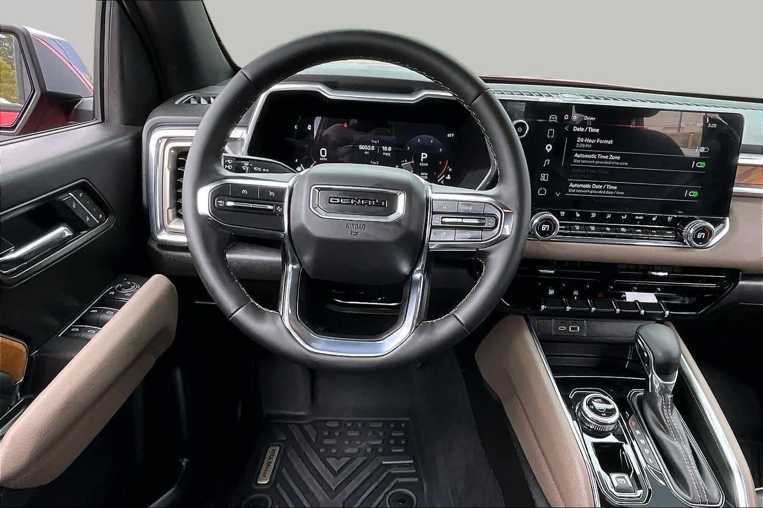 Used 2025 GMC Canyon Denali AWD/4WD image 6