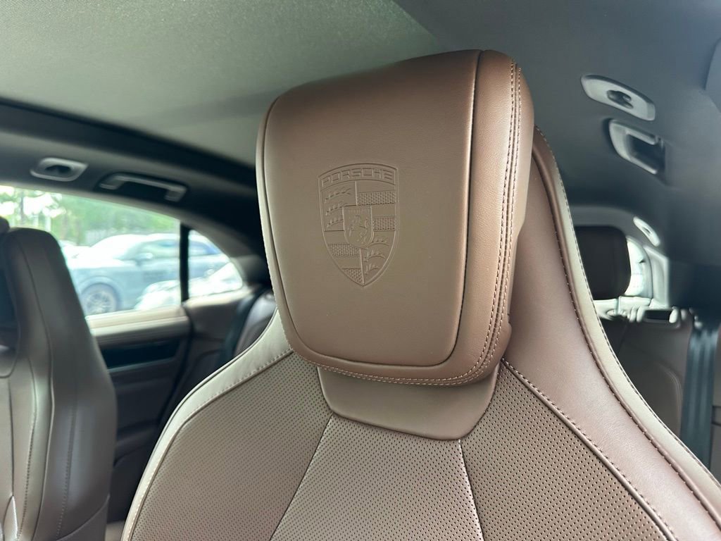 Certified 2025 Porsche Macan 4S Electric AWD/4WD image 25