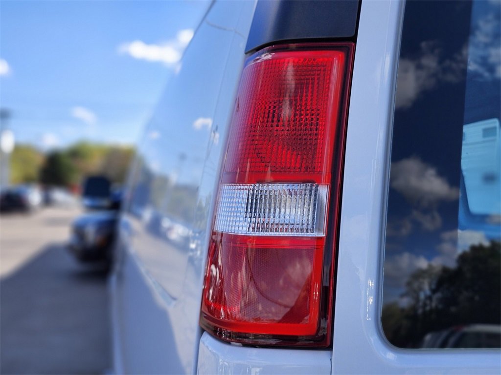 Used 2023 GMC Savana 2500 w/ Driver Convenience Package image 9