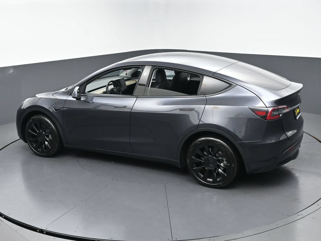 Used 2024 Tesla Model Y 2WD image 3