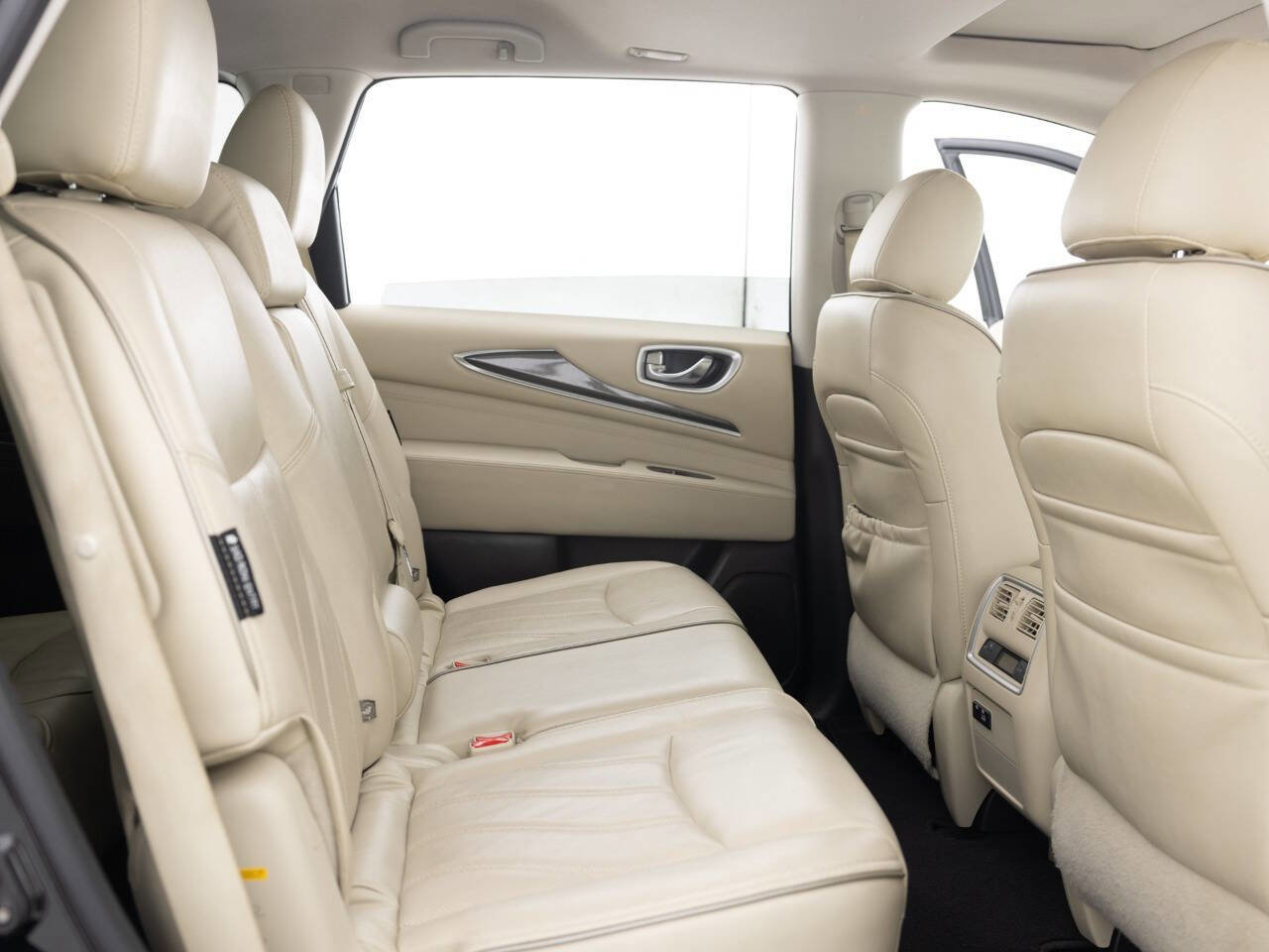 Used 2019 INFINITI QX60 Luxe w/ Essential Package image 29