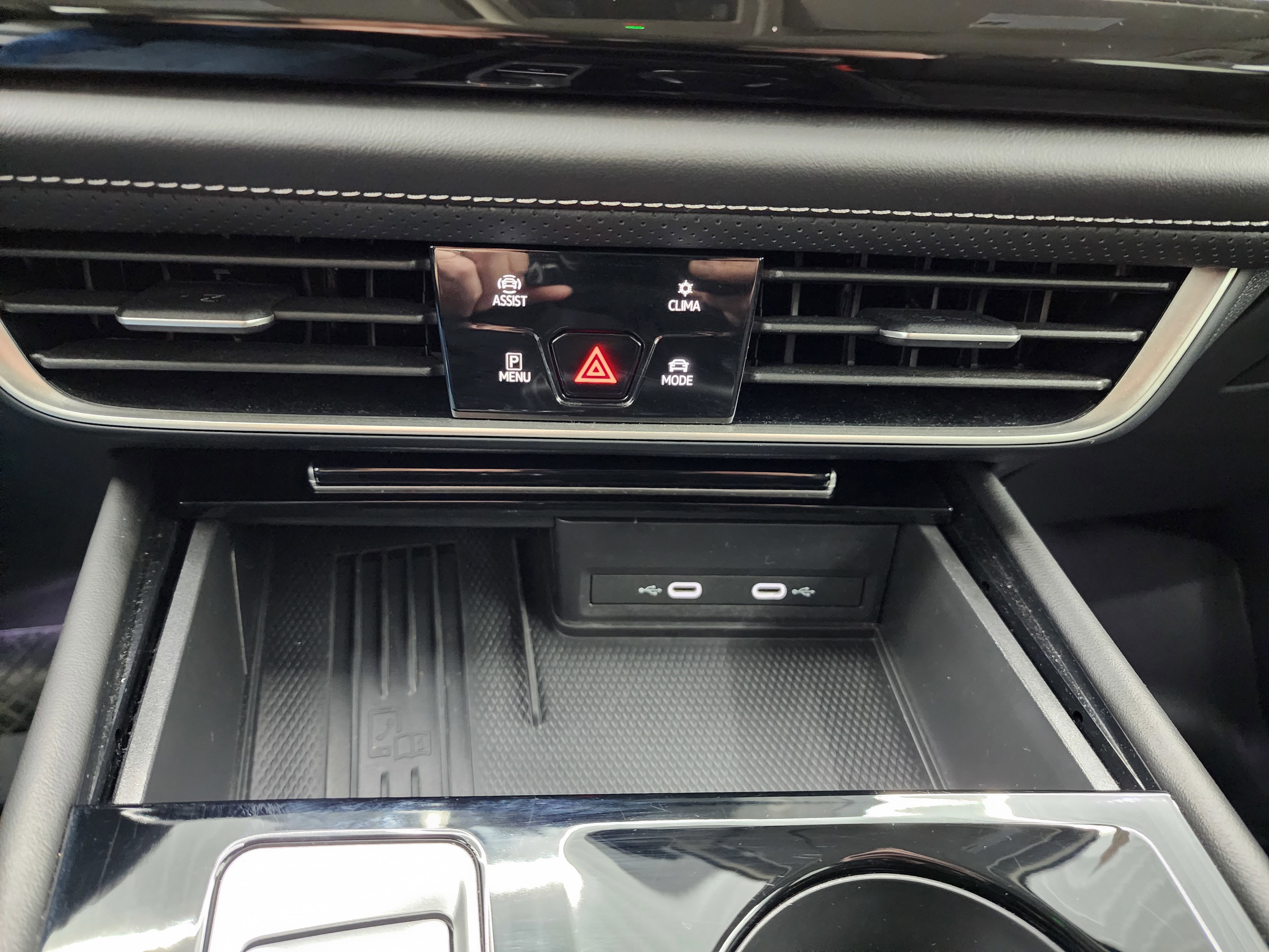 Used 2025 Volkswagen Atlas SE image 17