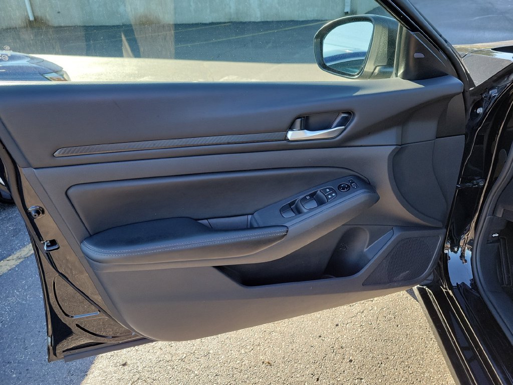 Used 2025 Nissan Altima 2.5 SV FWD image 20