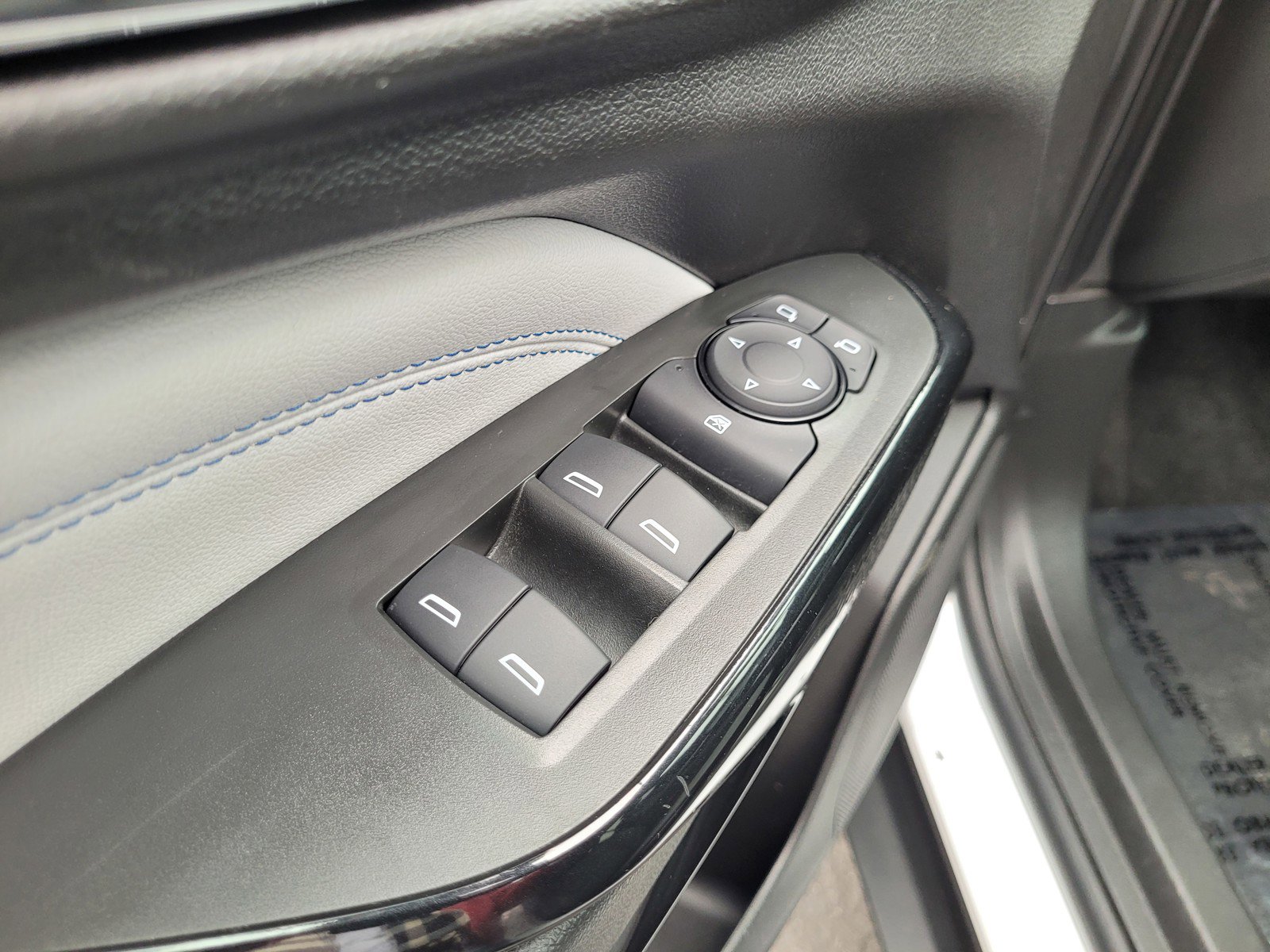 Used 2025 Chevrolet Trax LT w/ LT Convenience Package image 26