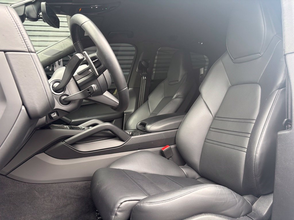 Certified 2025 Porsche Cayenne Turbo GT AWD/4WD image 5
