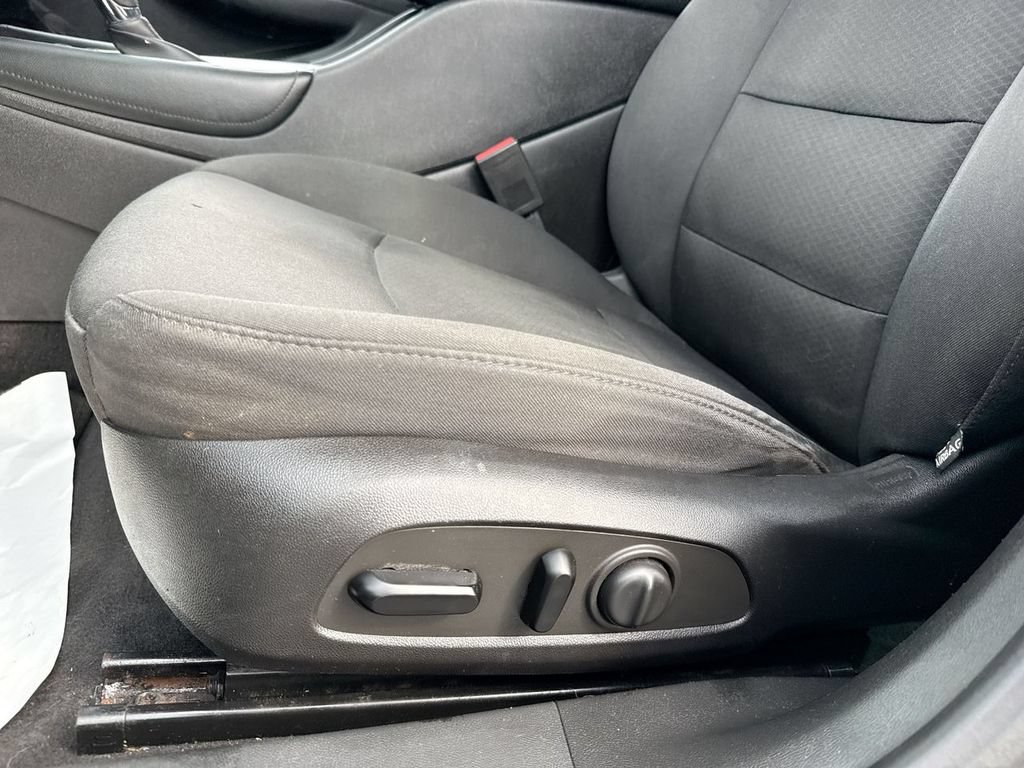 Used 2016 Chevrolet Malibu LT FWD image 12