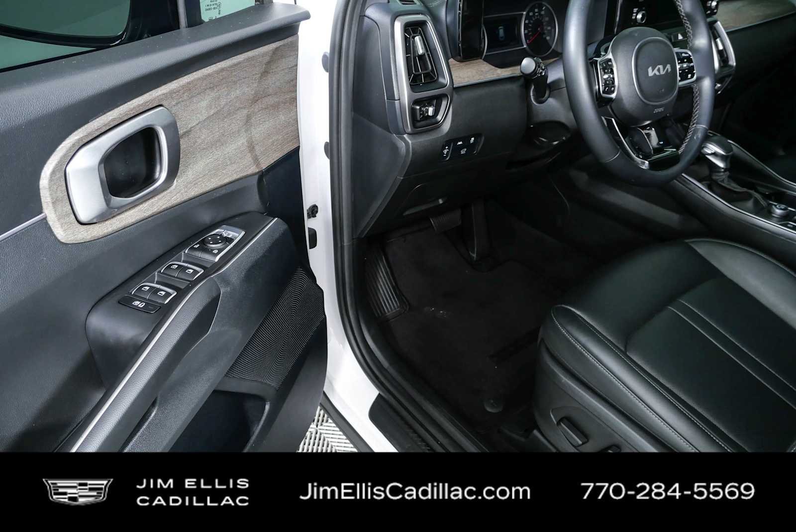 Used 2023 Kia Sorento EX w/ Panoramic Sunroof Package FWD image 7