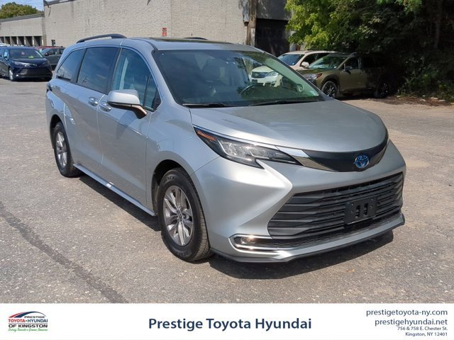 Used 2022 Toyota Sienna XLE
