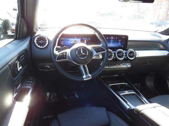 Used 2025 Mercedes-Benz GLB 250 4MATIC image 10