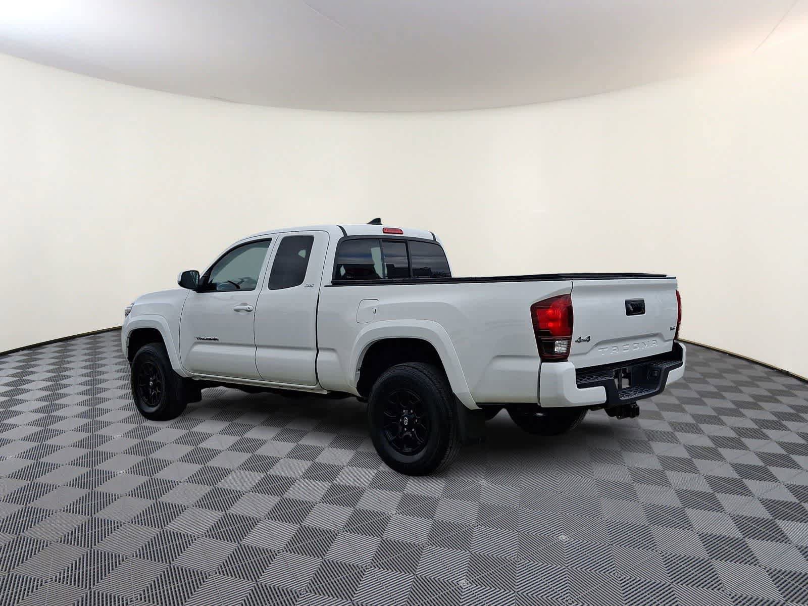 Used 2022 Toyota Tacoma SR5 image 9