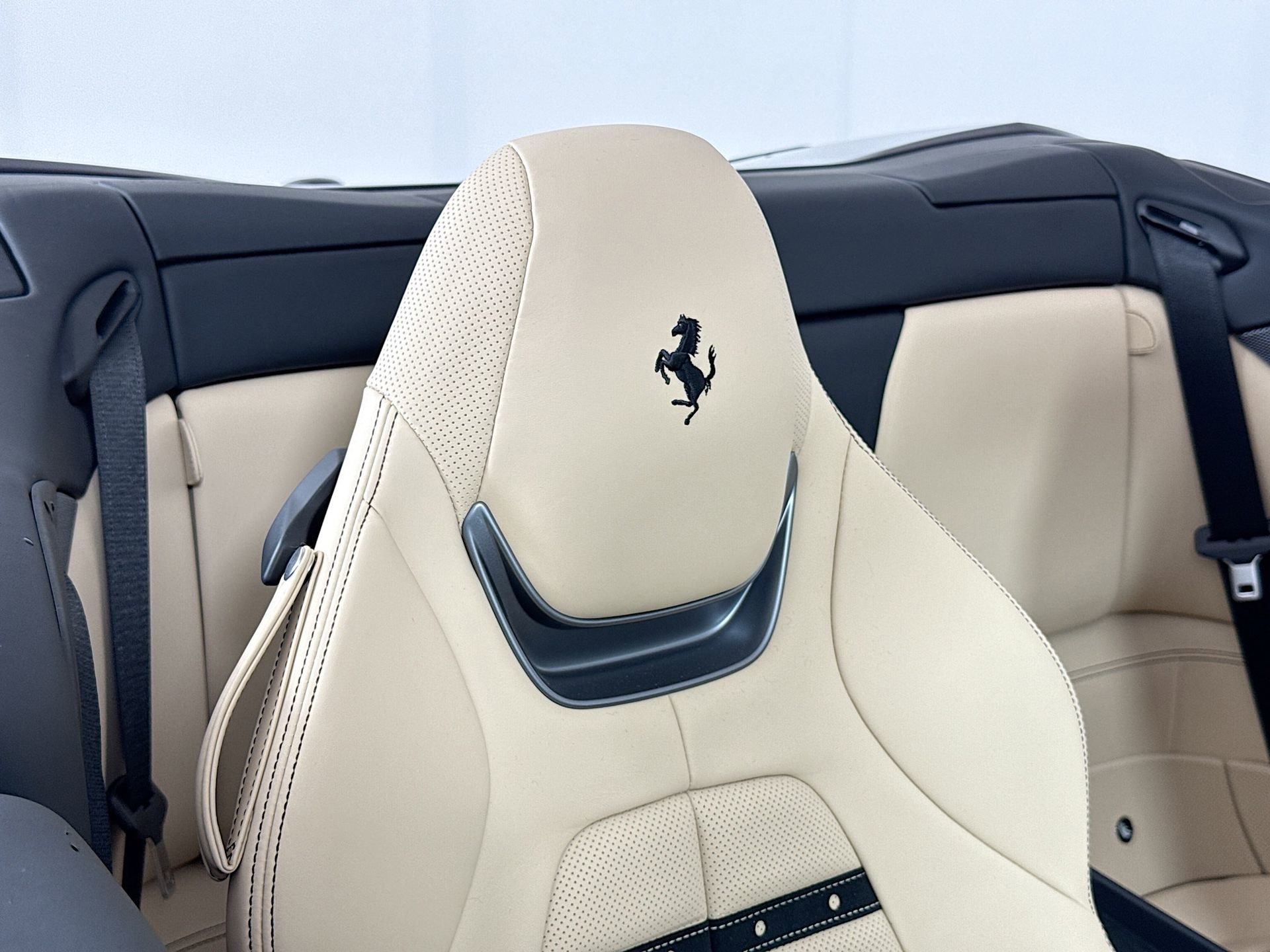 Certified 2023 Ferrari Portofino M RWD image 24