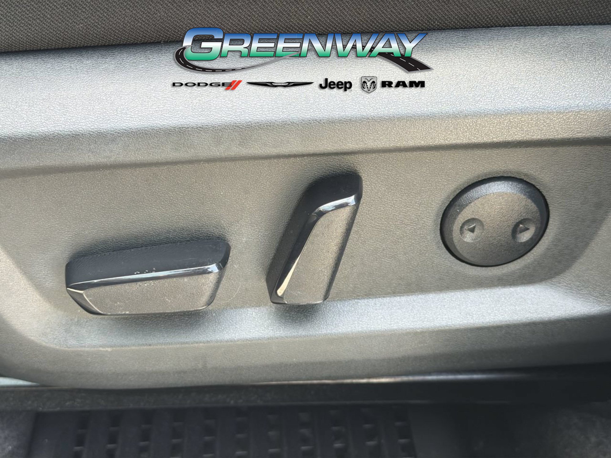 Used 2023 Nissan Rogue SV FWD image 19