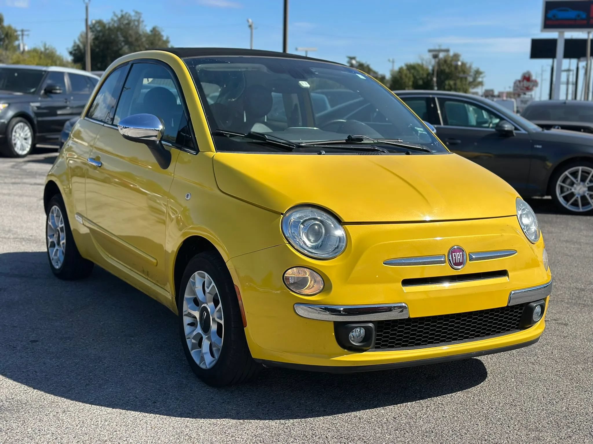 Used 2017 FIAT 500 Lounge FWD image 7