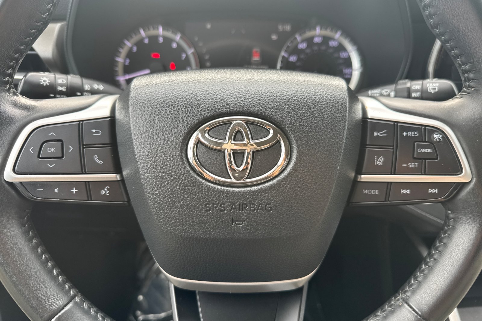 Used 2023 Toyota Highlander LE AWD/4WD image 26