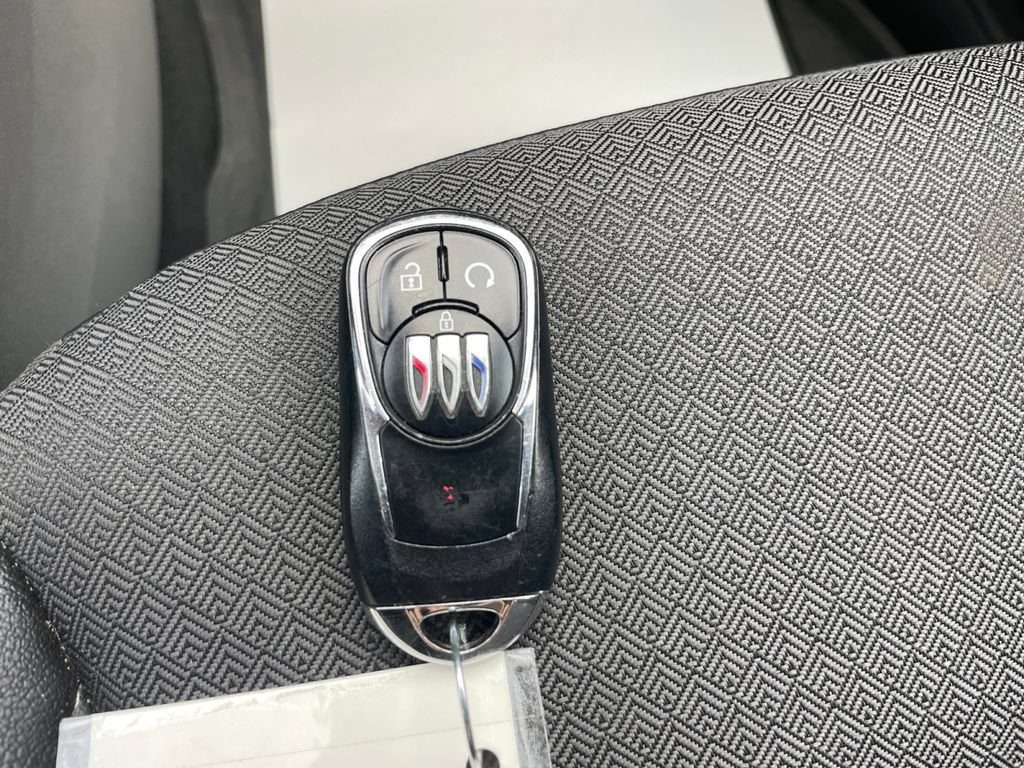 Used 2025 Buick Encore GX Preferred AWD/4WD image 23