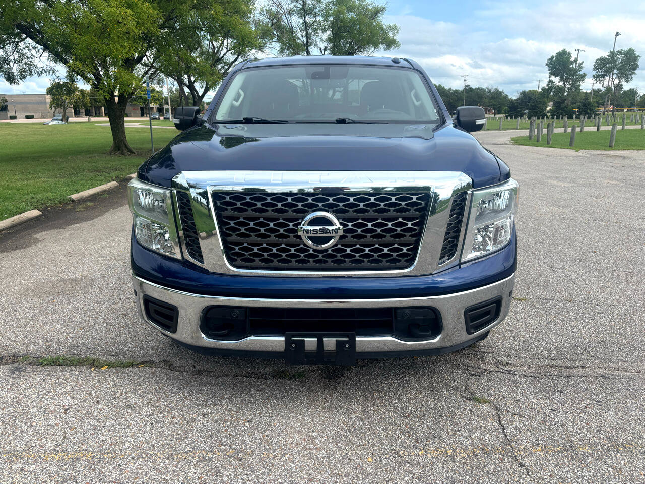 Used 2018 Nissan Titan SV w/ SV Convenience Package image 5