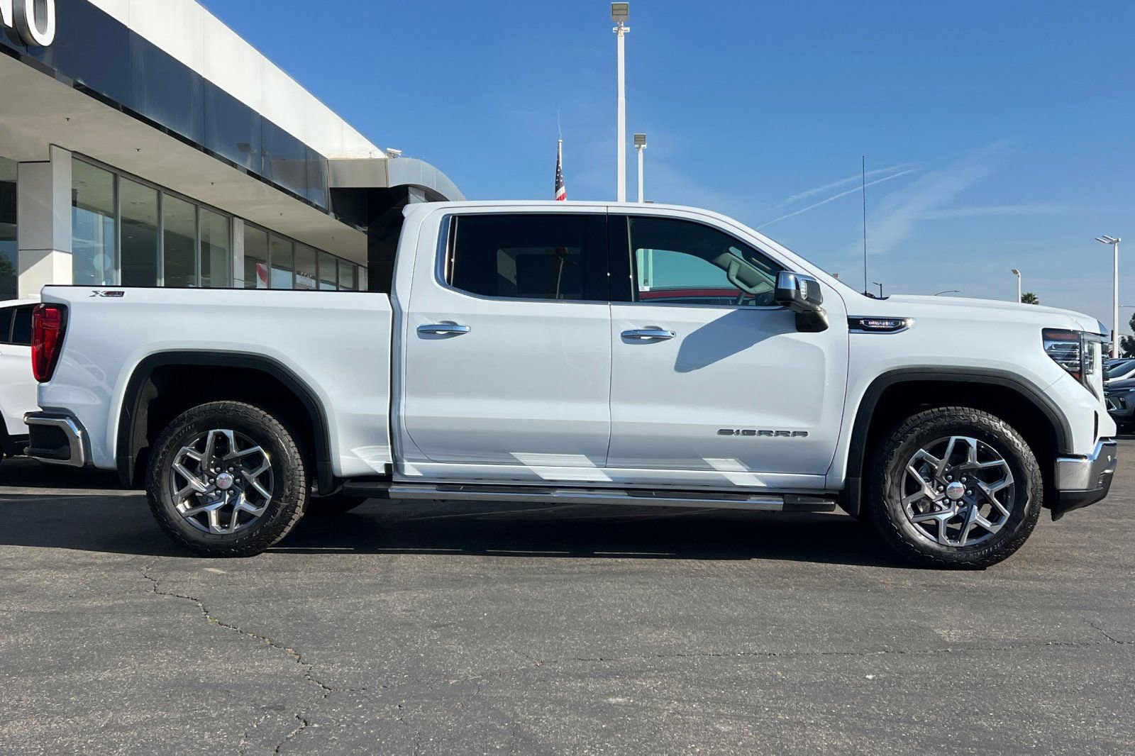 New 2026 GMC Sierra 1500 SLT w/ SLT Premium Plus Package AWD/4WD image 4