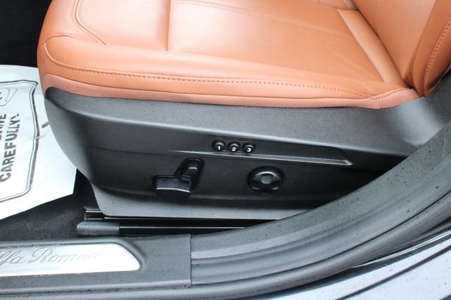 Used 2024 Alfa Romeo Giulia Ti AWD/4WD image 13